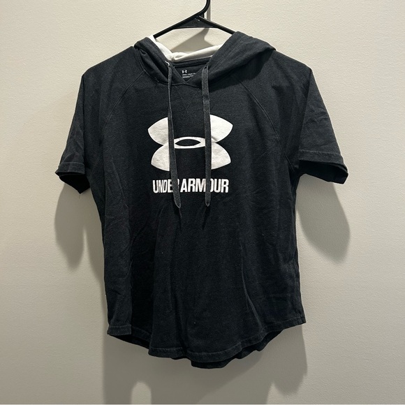 Under Armour Tops - Under armour hooded short sleet top size medium